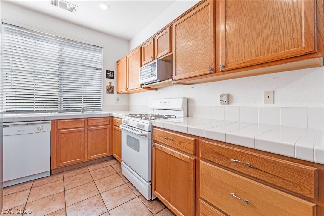 Photo 5 of 1712 Stonefield Street
