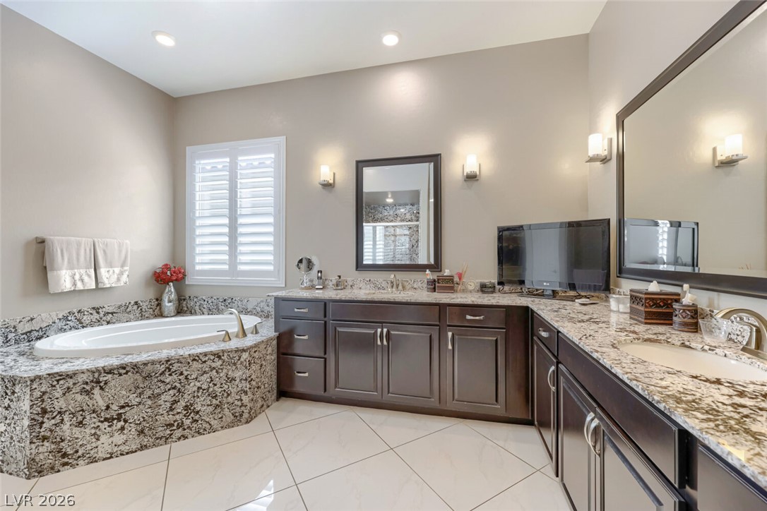 Photo 43 of 75, 3155 Dalmazia Avenue