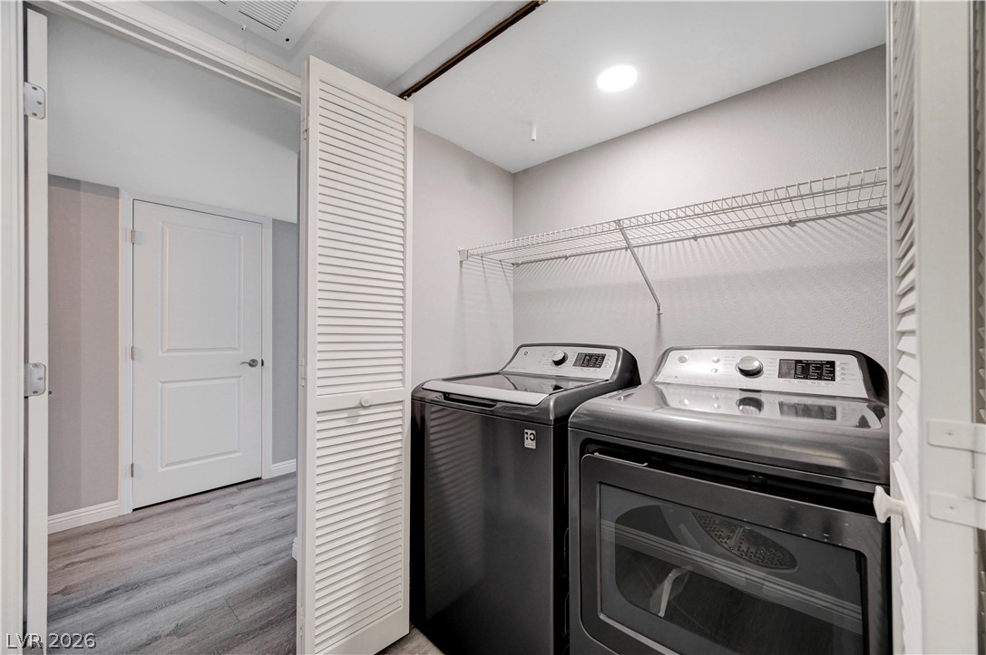 Photo 33 of 47, 3425 E RUSSELL Road #223