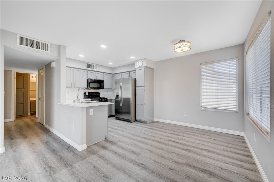 Photo 4 of 3425 E RUSSELL Road #223