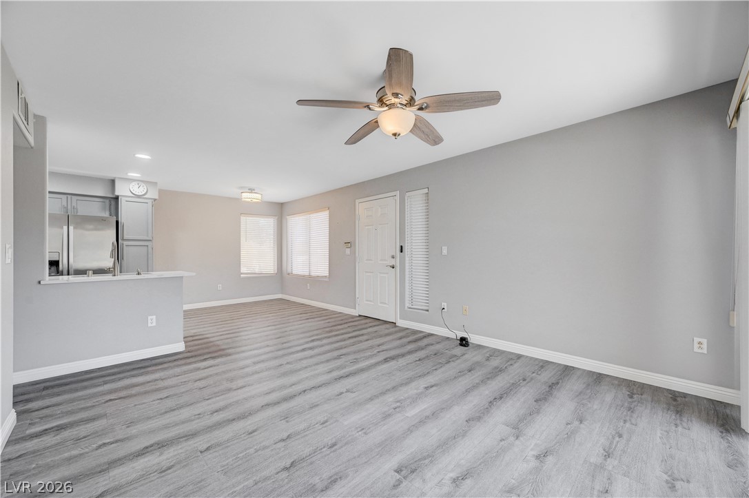 Photo 14 of 47, 3425 E RUSSELL Road #223