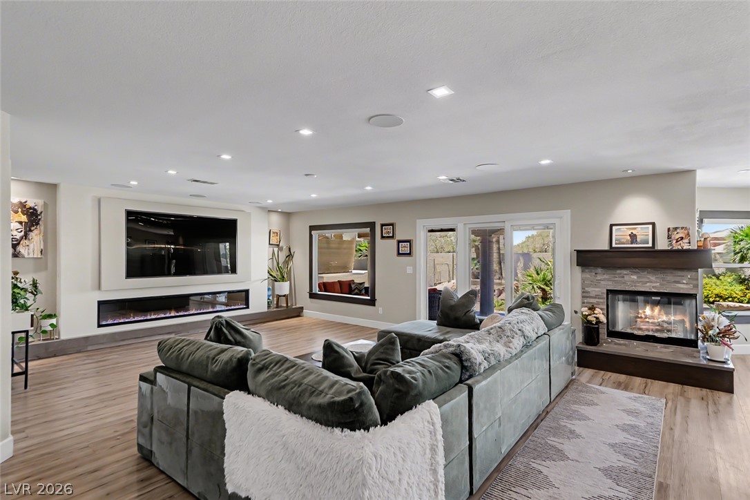 Photo 7 of 38, 8986 Sidebrook Court