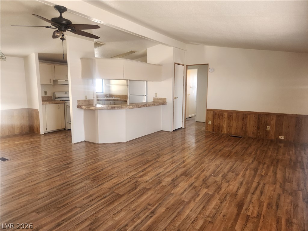 Photo 7 of 35, 3189 Del Monte Street
