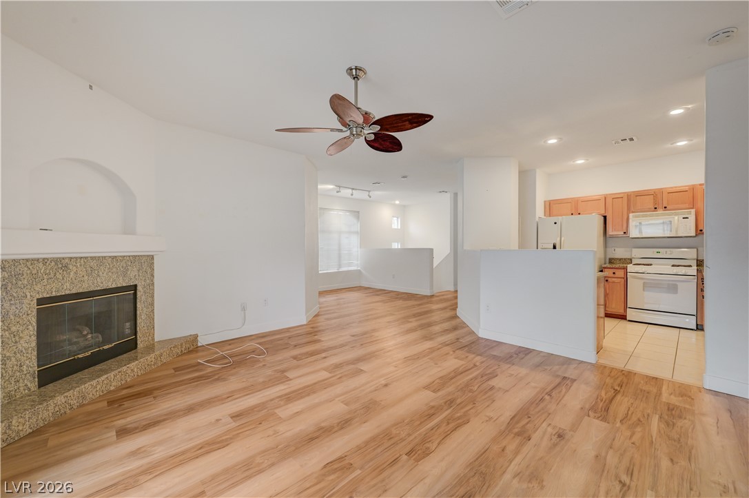 Photo 9 of 28, 2050 W Warm Springs Road #1323