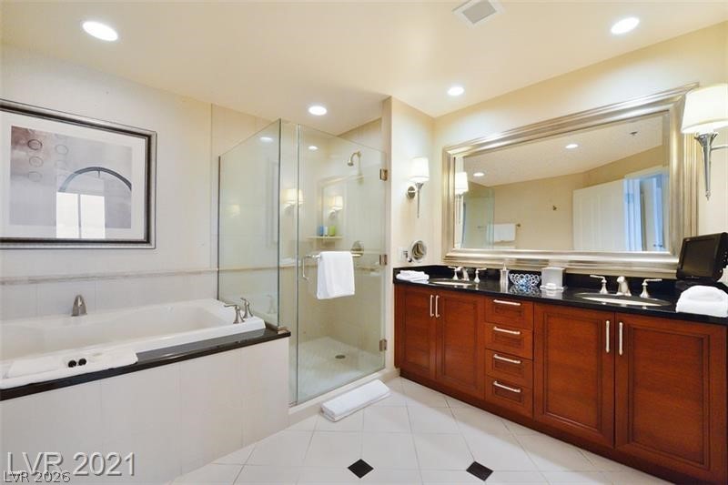 Photo 4 of 135 E Harmon #1804
