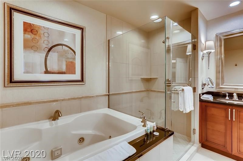 Photo 7 of 15, 135 E Harmon #1804