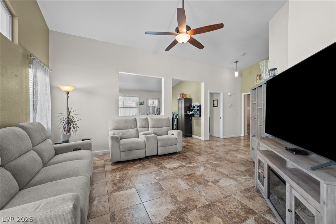 Photo 5 of 823 Hunters Ridge Way