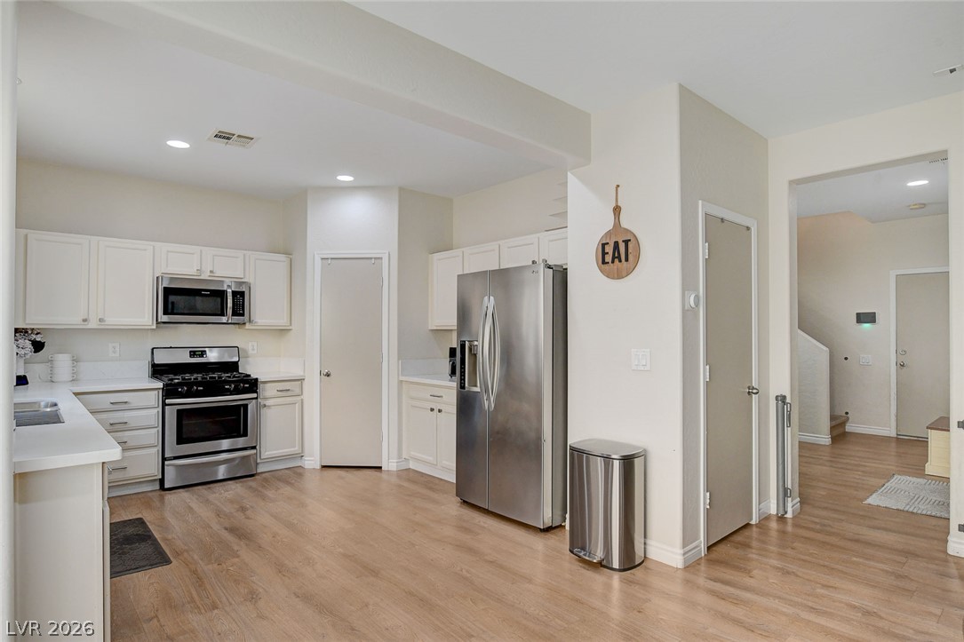 Photo 14 of 48, 2672 Strichen Avenue