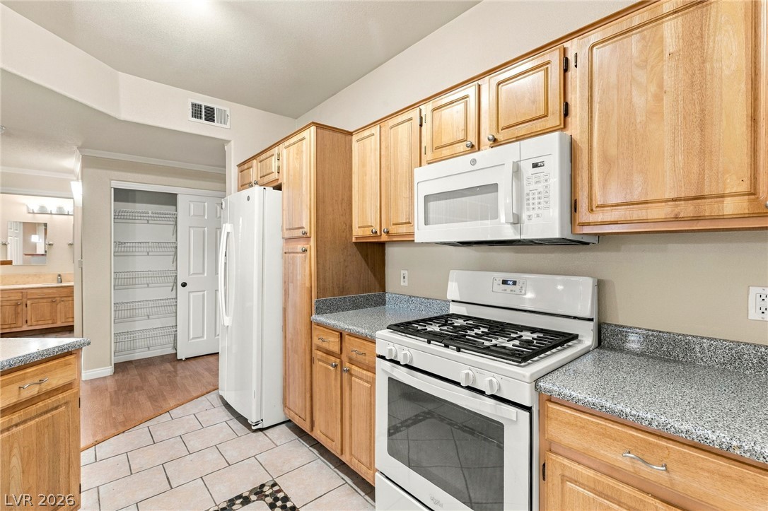 Photo 13 of 40, 5855 Valley Drive #1080