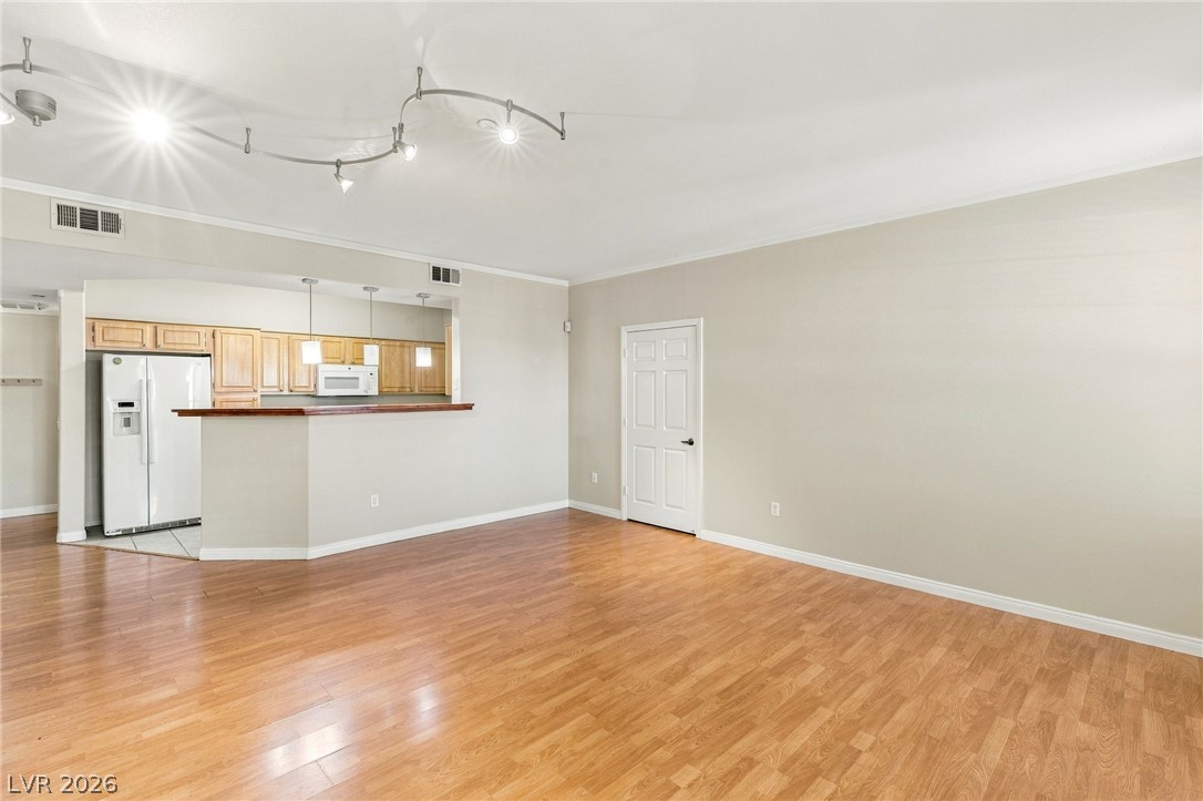 Photo 6 of 40, 5855 Valley Drive #1080