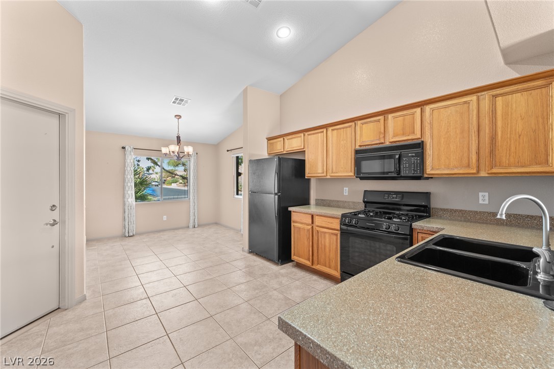 Photo 11 of 27, 3848 Greenfield Lakes Street