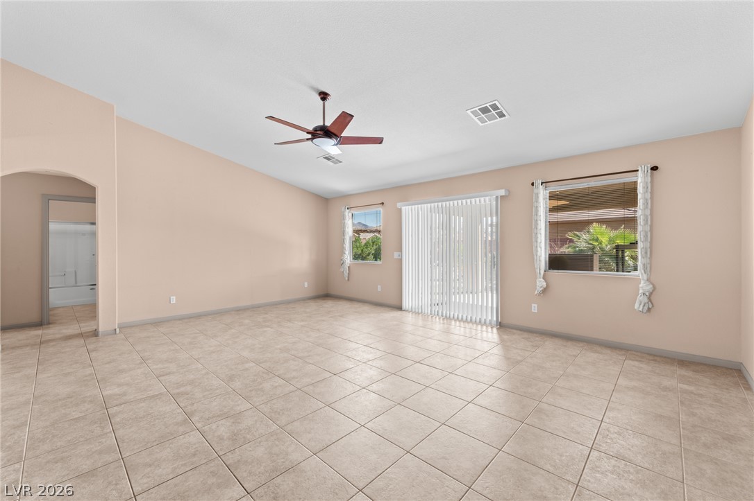 Photo 6 of 27, 3848 Greenfield Lakes Street