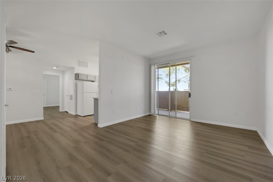 Photo 7 of 21, 231 W Horizon Ridge Parkway #316