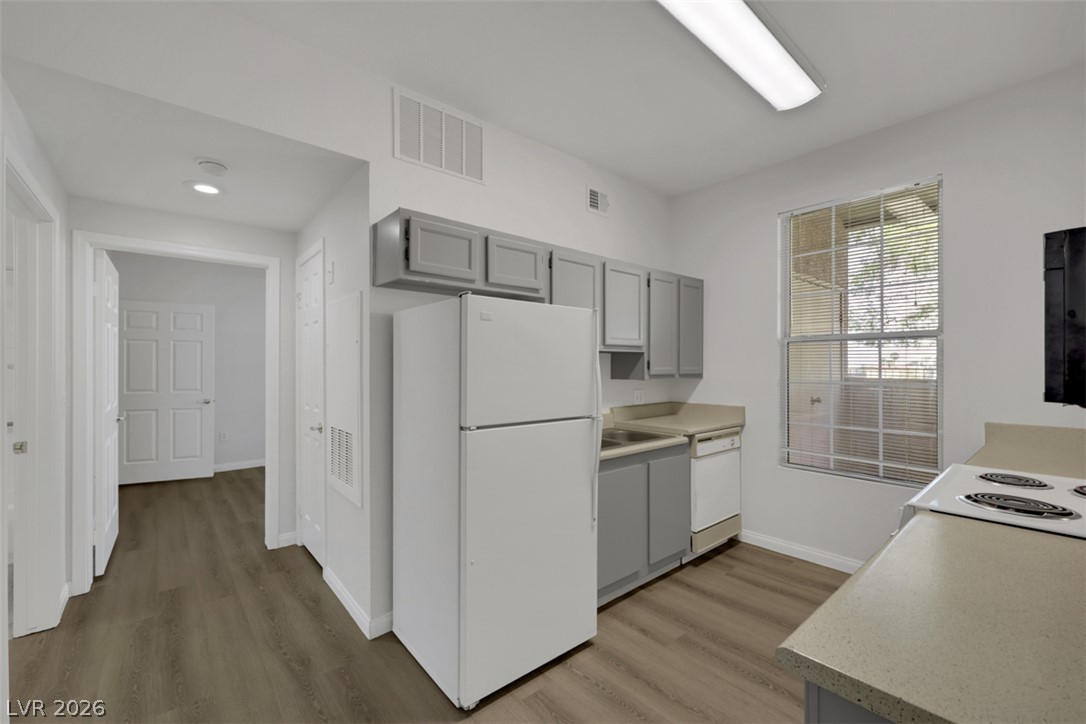 Photo 8 of 21, 231 W Horizon Ridge Parkway #316