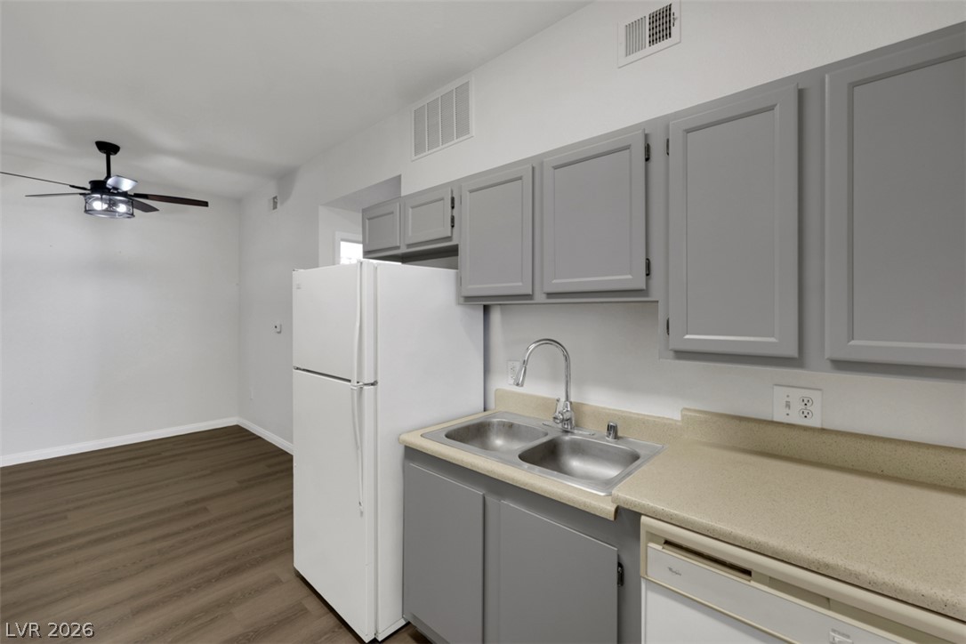 Photo 10 of 21, 231 W Horizon Ridge Parkway #316