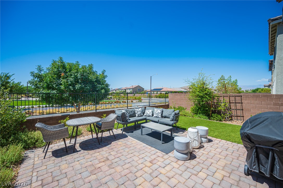 Photo 4 of 1227 Great Hollow Avenue