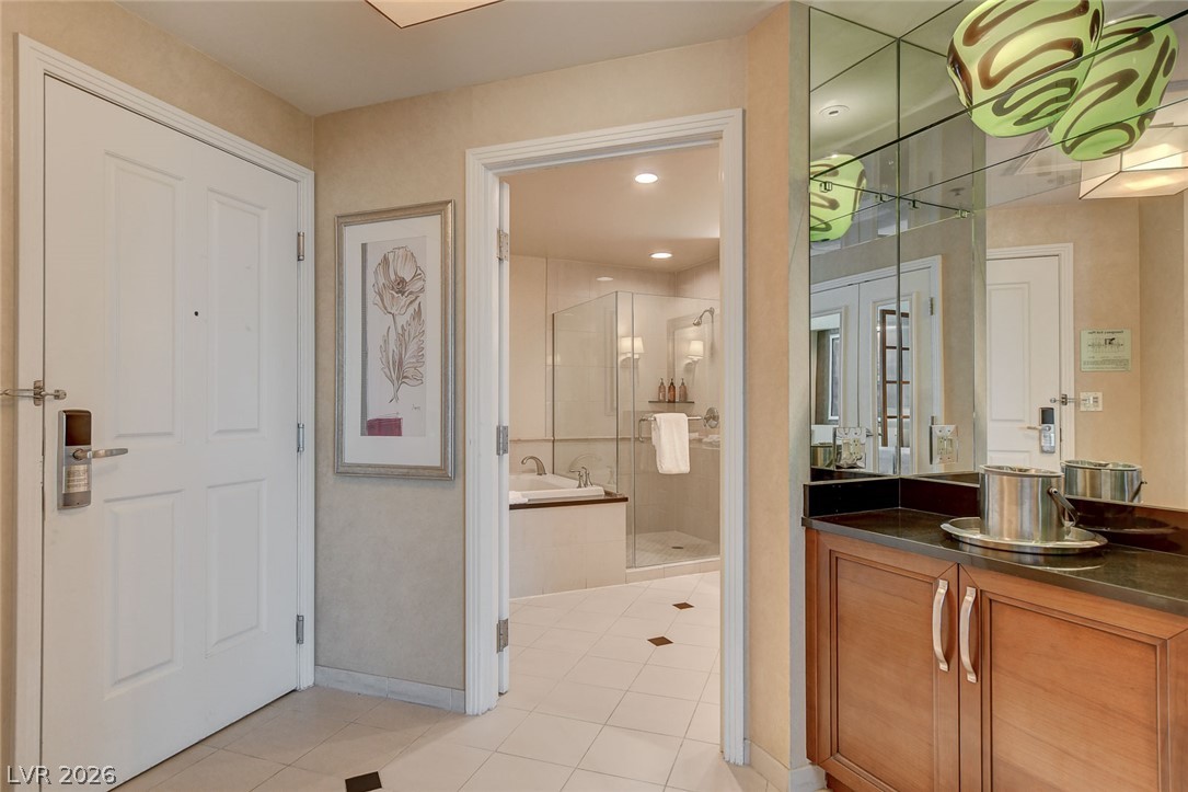 Photo 19 of 43, 145 E Harmon Avenue #1419