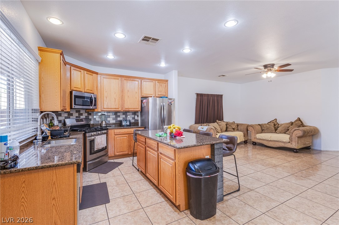 124 SHARP EDGE Avenue, North Las Vegas 89031