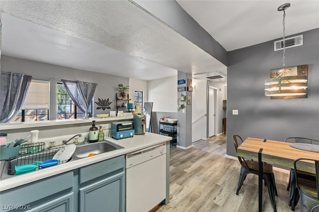 Photo 8 of 22, 2041 Hussium Hills Street #207