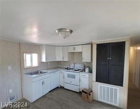 Photo 6 of 21, 2884 Green Tree Avenue