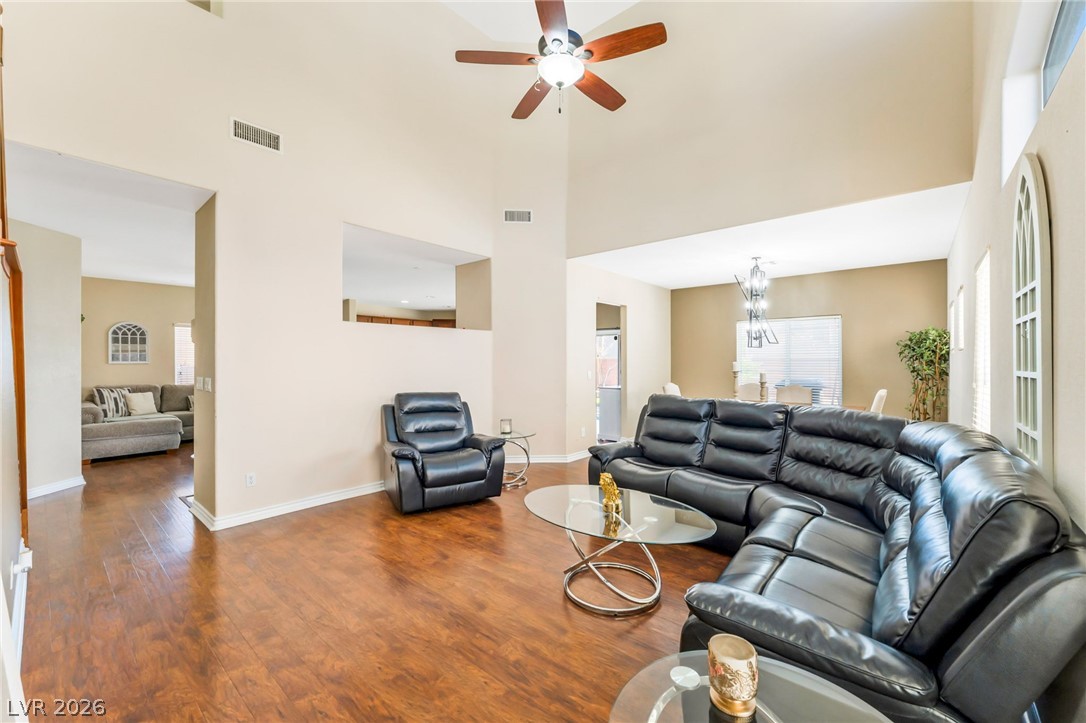Photo 2 of 309 Sierra Breeze Avenue