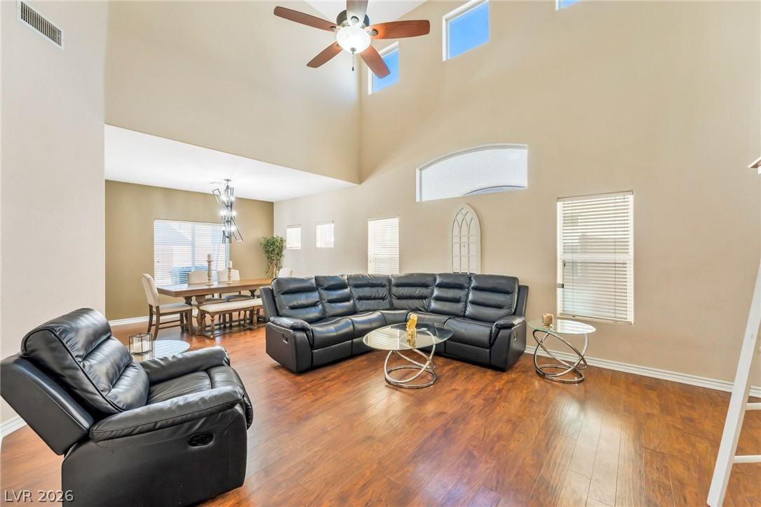 Photo 3 of 309 Sierra Breeze Avenue
