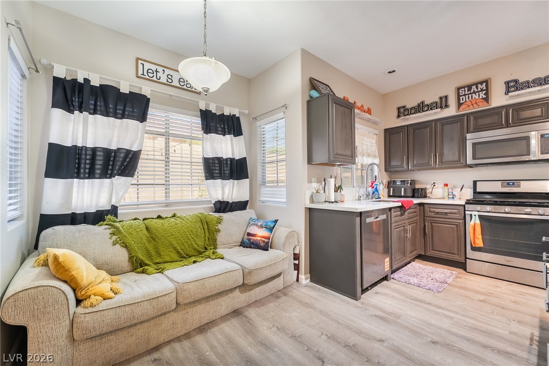 Photo 9 of 32, 337 Greenleaf Glen Street