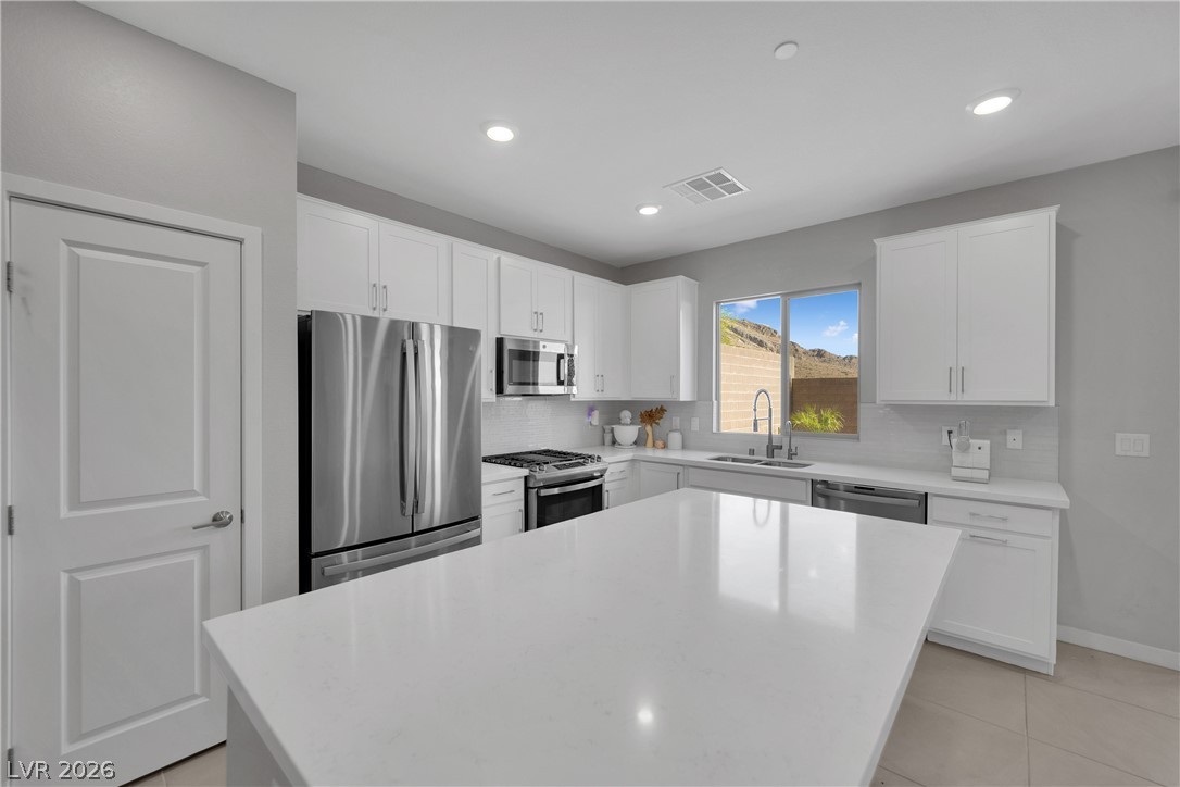 Photo 9 of 38, 11572 Desert Hollow Avenue