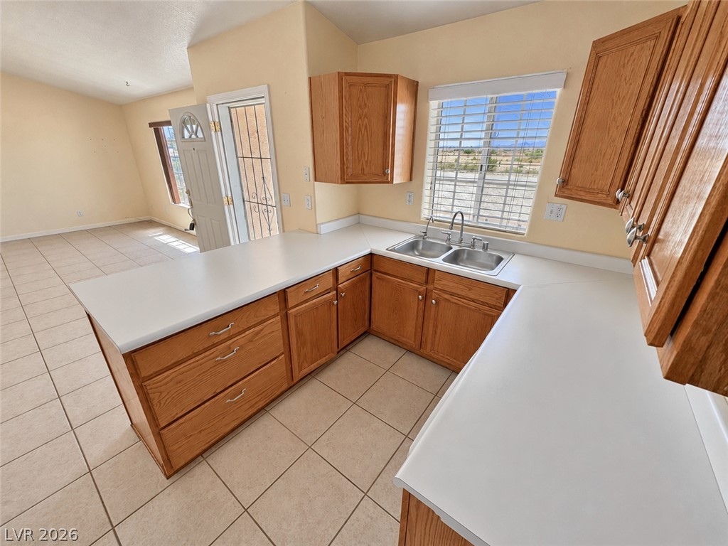 Photo 15 of 31, 1170 E Calvada Boulevard