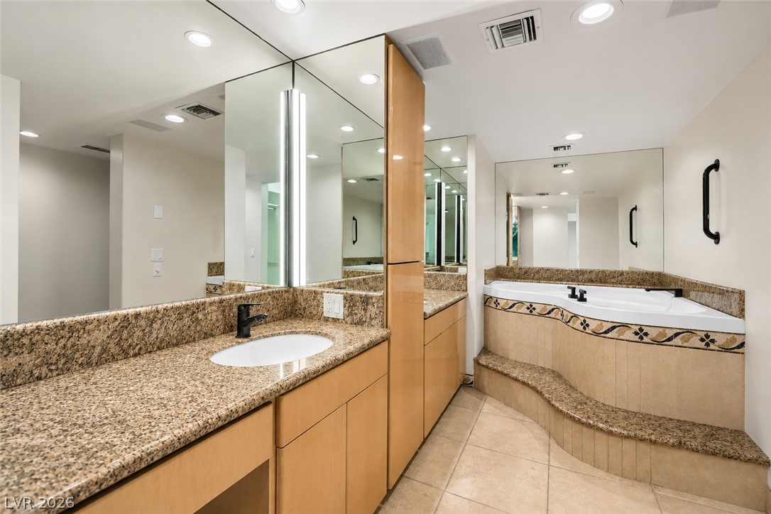 Photo 7 of 14, 3111 Bel Air Drive #25B