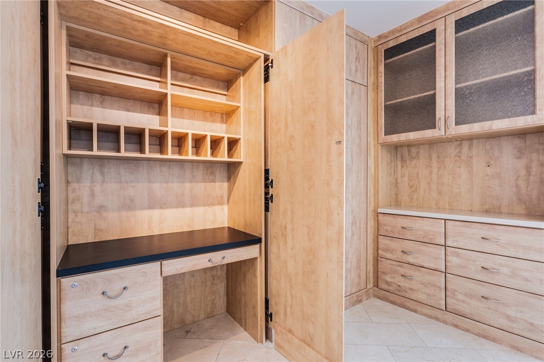 Photo 6 of 33, 322 Karen Avenue #3601
