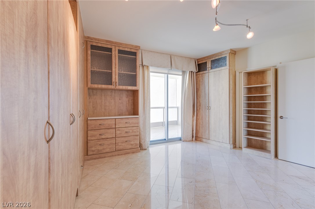 Photo 7 of 33, 322 Karen Avenue #3601