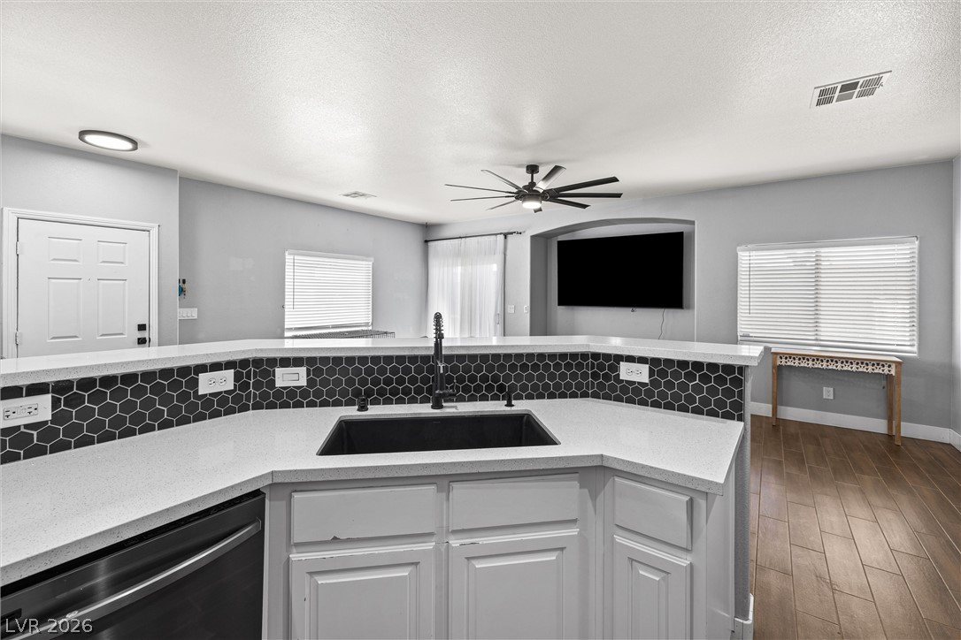 Photo 6 of 31, 5535 Baccarat Avenue #103