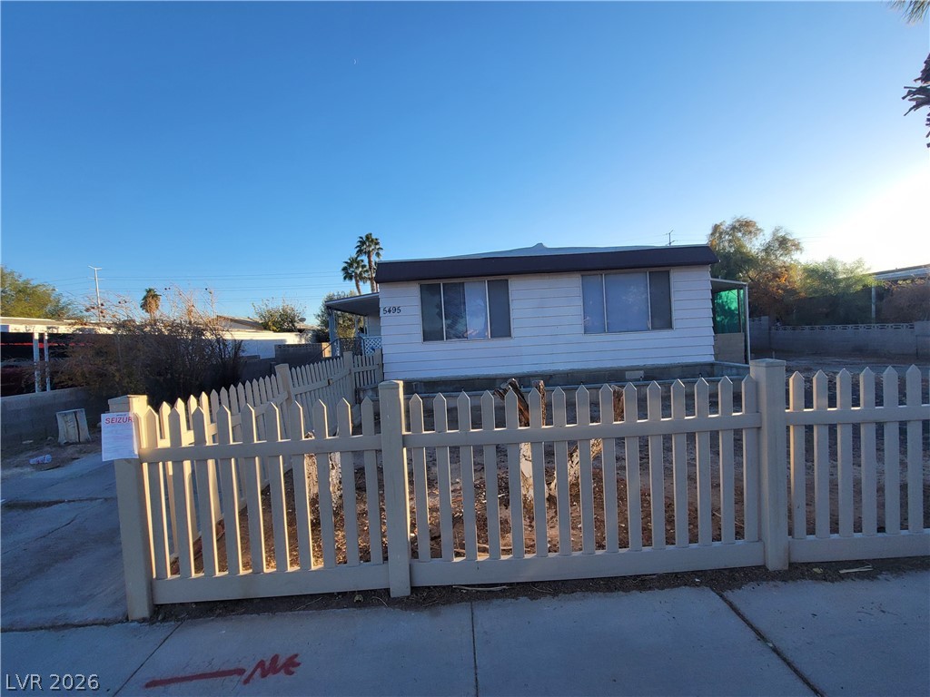 Photo 4 of 5495 Everglade Street