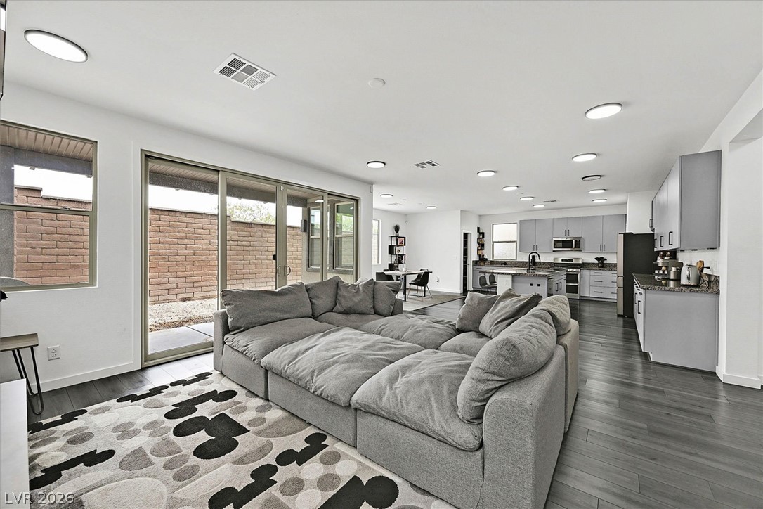 Photo 4 of 728 Emerson Creek Court