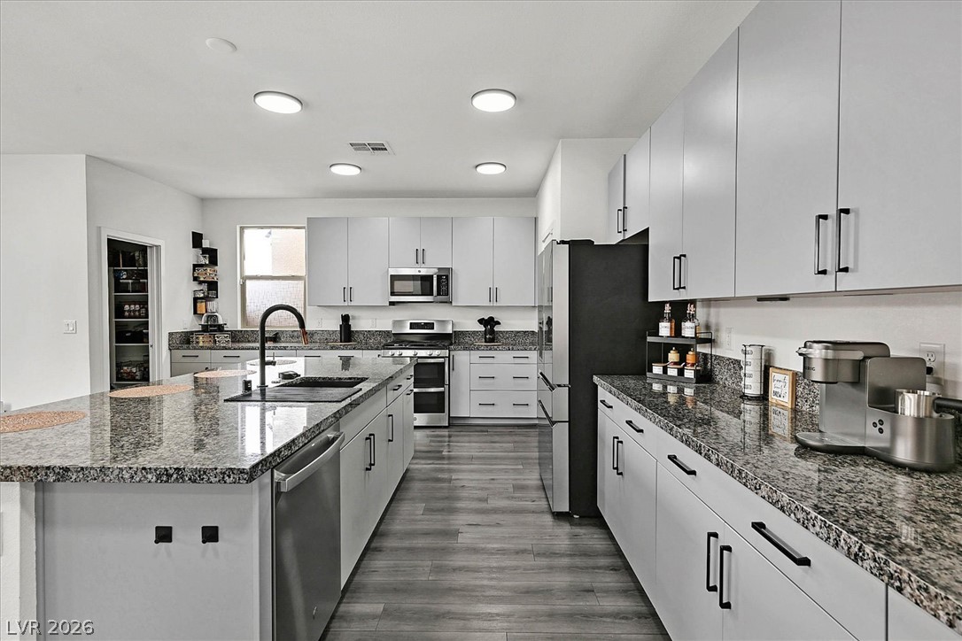 Photo 7 of 42, 728 Emerson Creek Court
