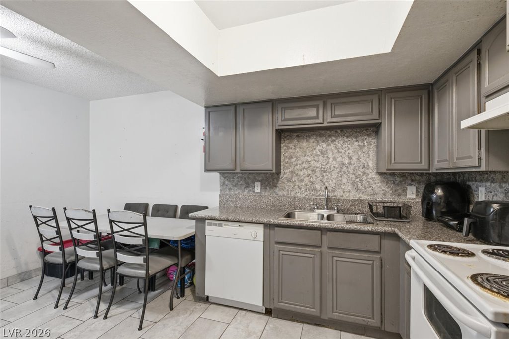 Photo 9 of 21, 6148 Camino De Rosa Drive