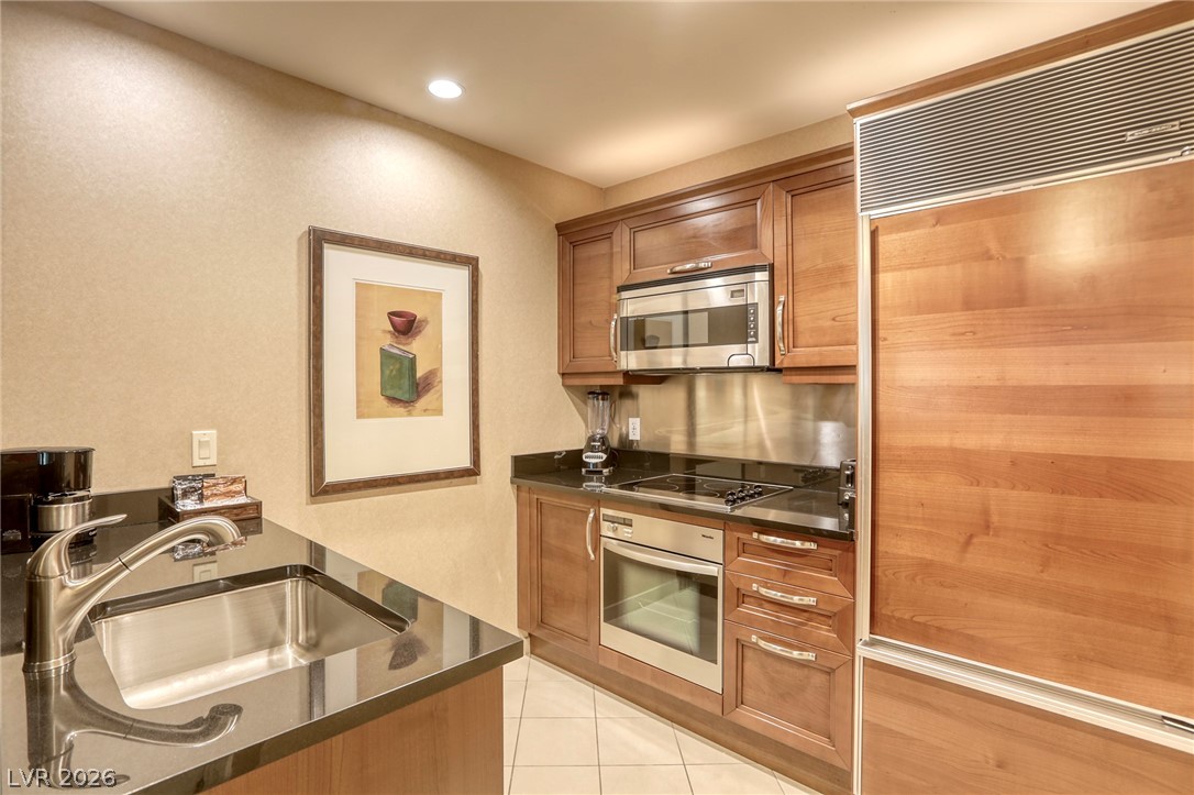 Photo 7 of 22, 135 E Harmon Avenue #3321
