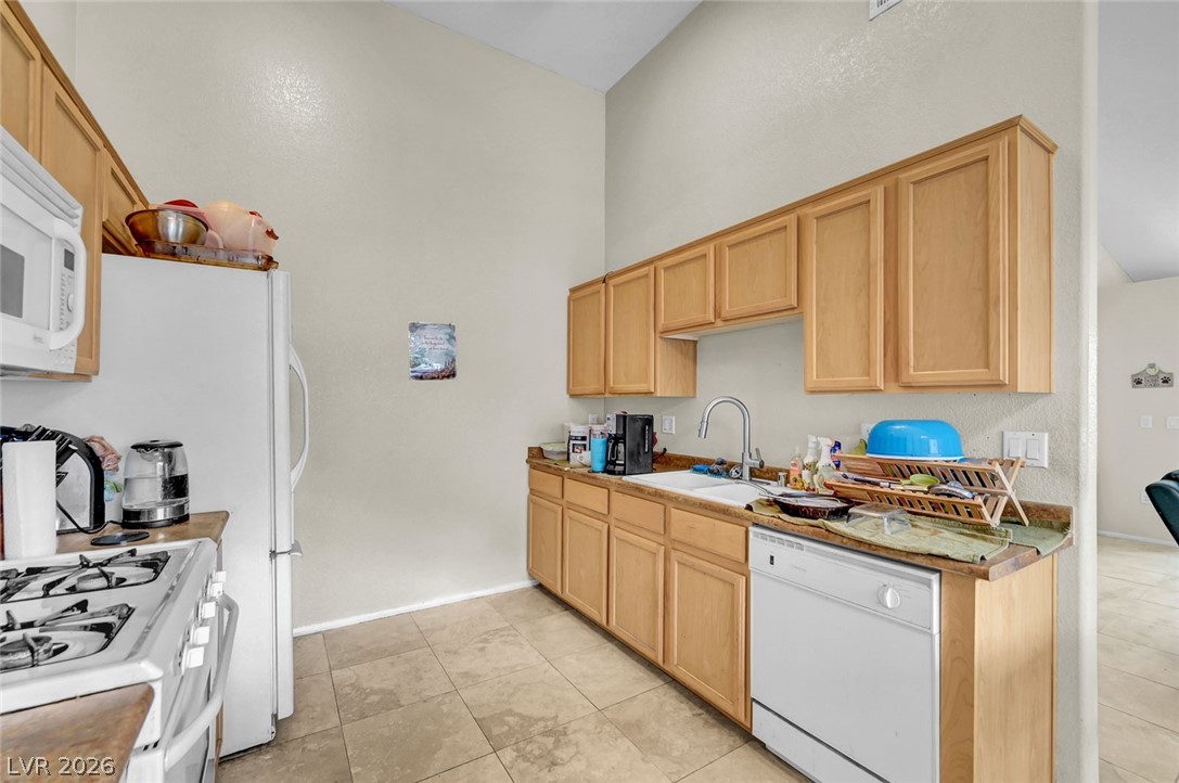 Photo 6 of 28, 3360 Cactus Shadow Street #201