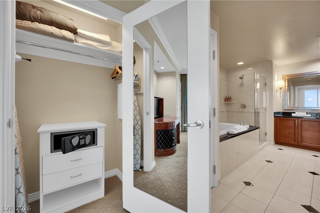 Photo 33 of 57, 135 E Harmon Avenue #2814