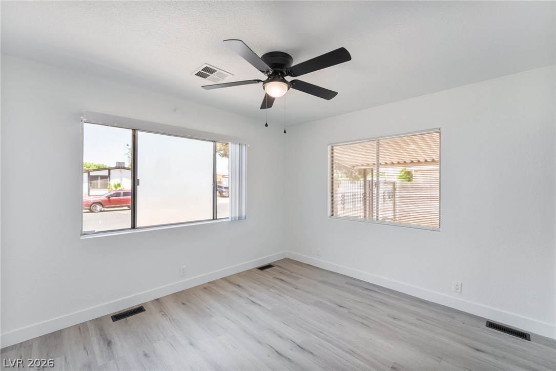 Photo 31 of 45, 5235 Sir James Way