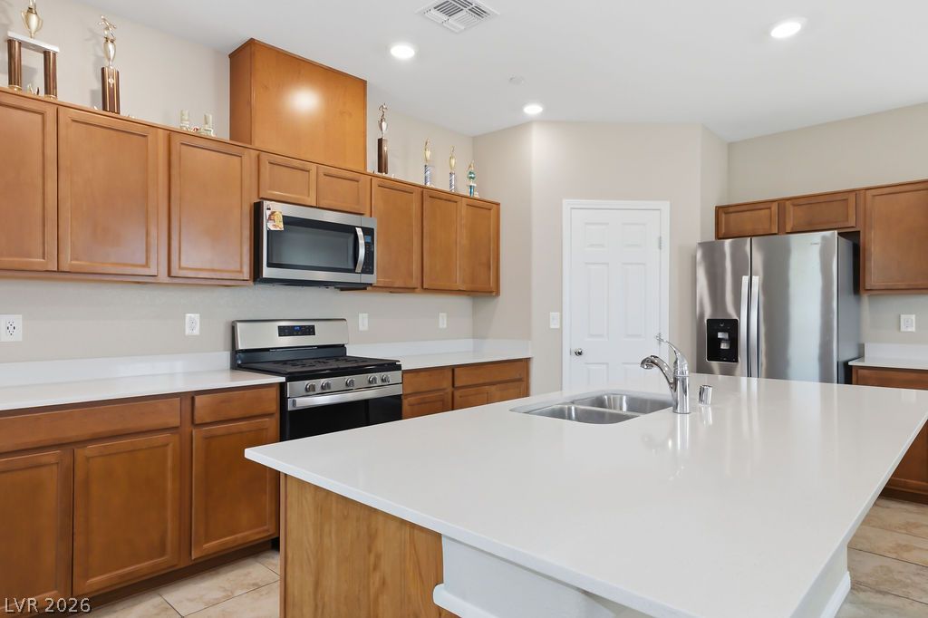 Photo 4 of 6812 Vacarez Drive
