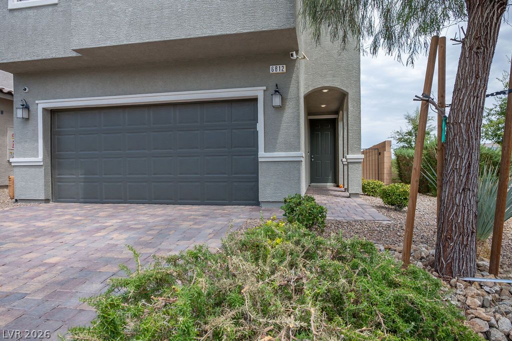 Photo 6 of 41, 6812 Vacarez Drive