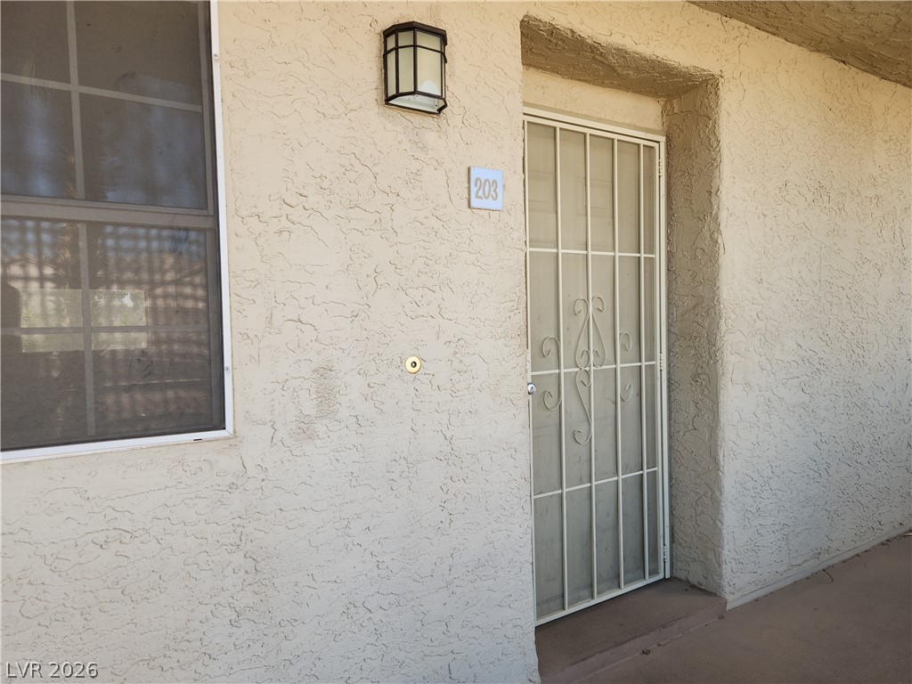 Photo 3 of 2004 Mesquite Lane #203