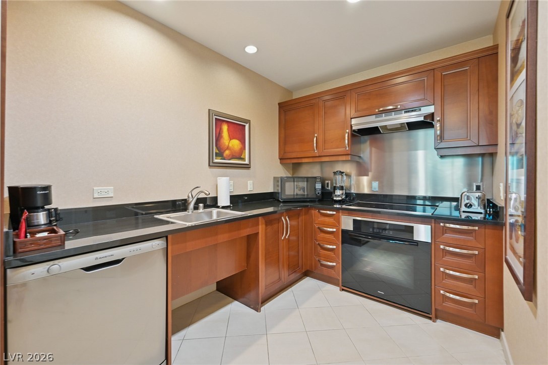 Photo 11 of 21, 135 E Harmon Avenue #10714