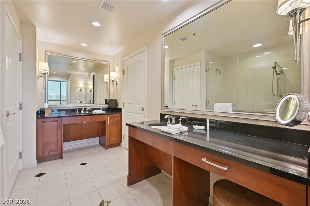 Photo 18 of 21, 135 E Harmon Avenue #10714