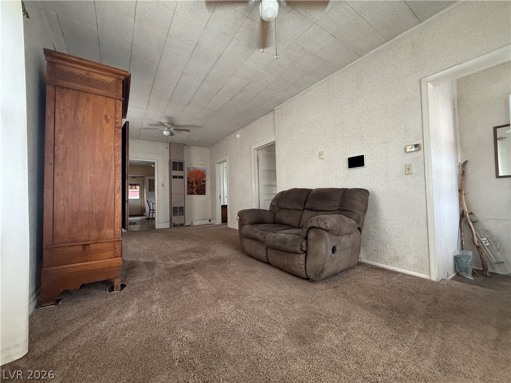 Photo 3 of 825 Canyon Street