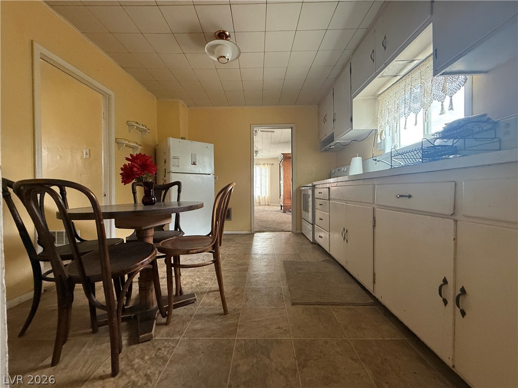 Photo 6 of 18, 825 Canyon Street
