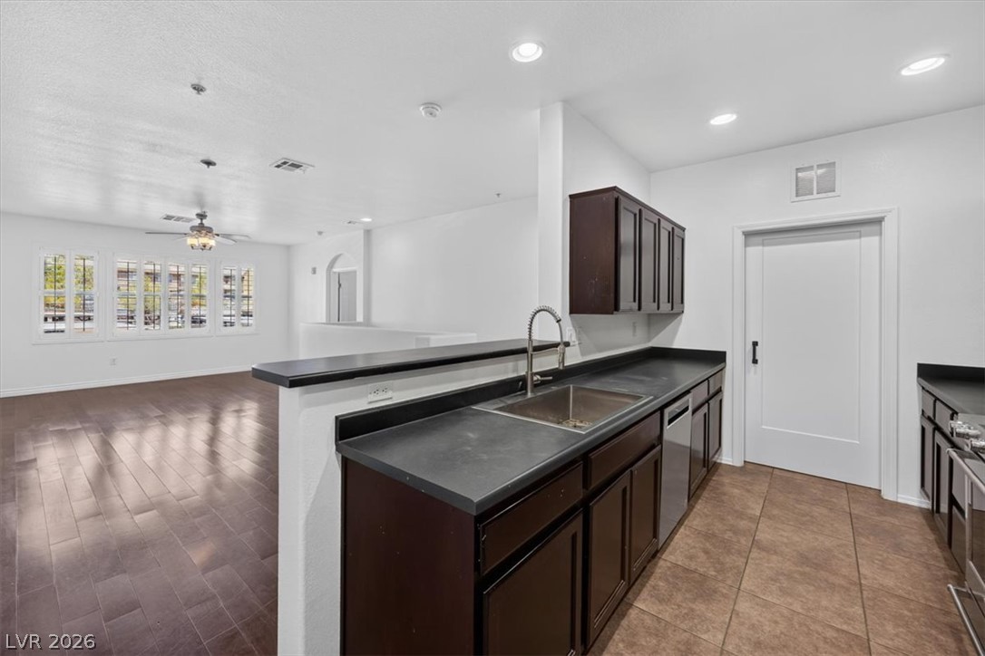 Photo 10 of 52, 3975 N Hualapai Way #264