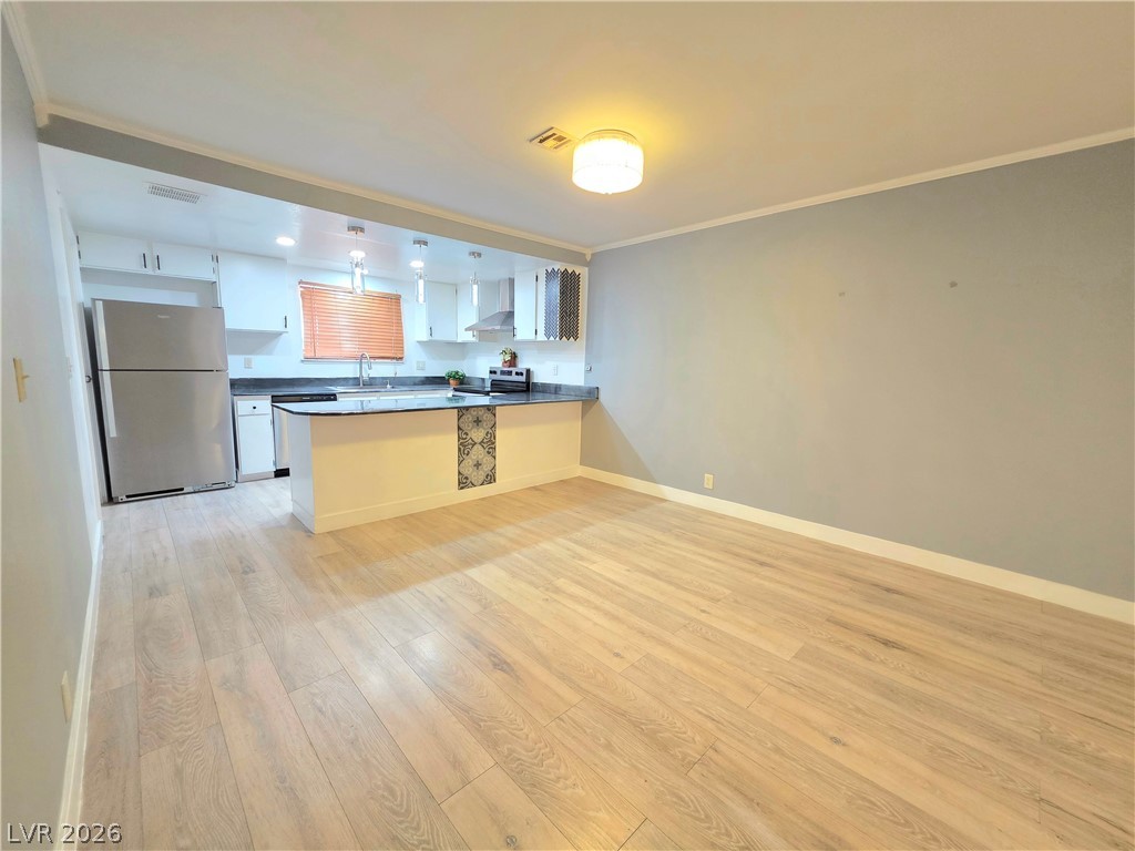 Photo 9 of 39, 3275 Arville Street #C